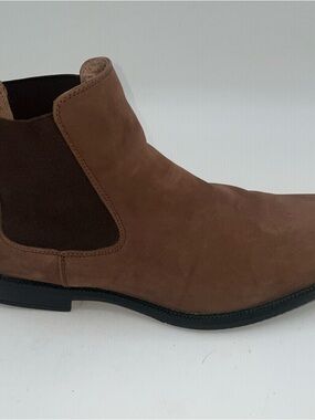 Clarks Men’s Chukka Boot in Brown Suede